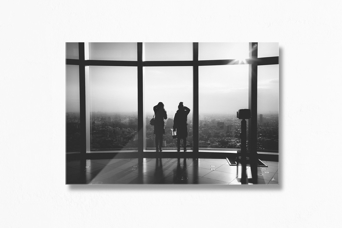 2 woman enjoying Tokyo Views