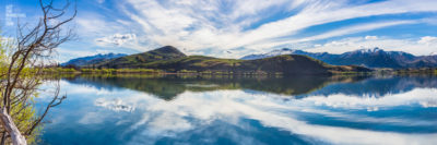 Lake Hayes Reflection NZ. Picturesque mountains on lake