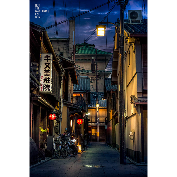 Gion After Dark Japan. Alleys lit by lanterns