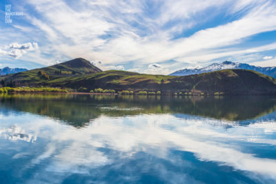 ? Lake Hayes Reflection New Zealand landscape.