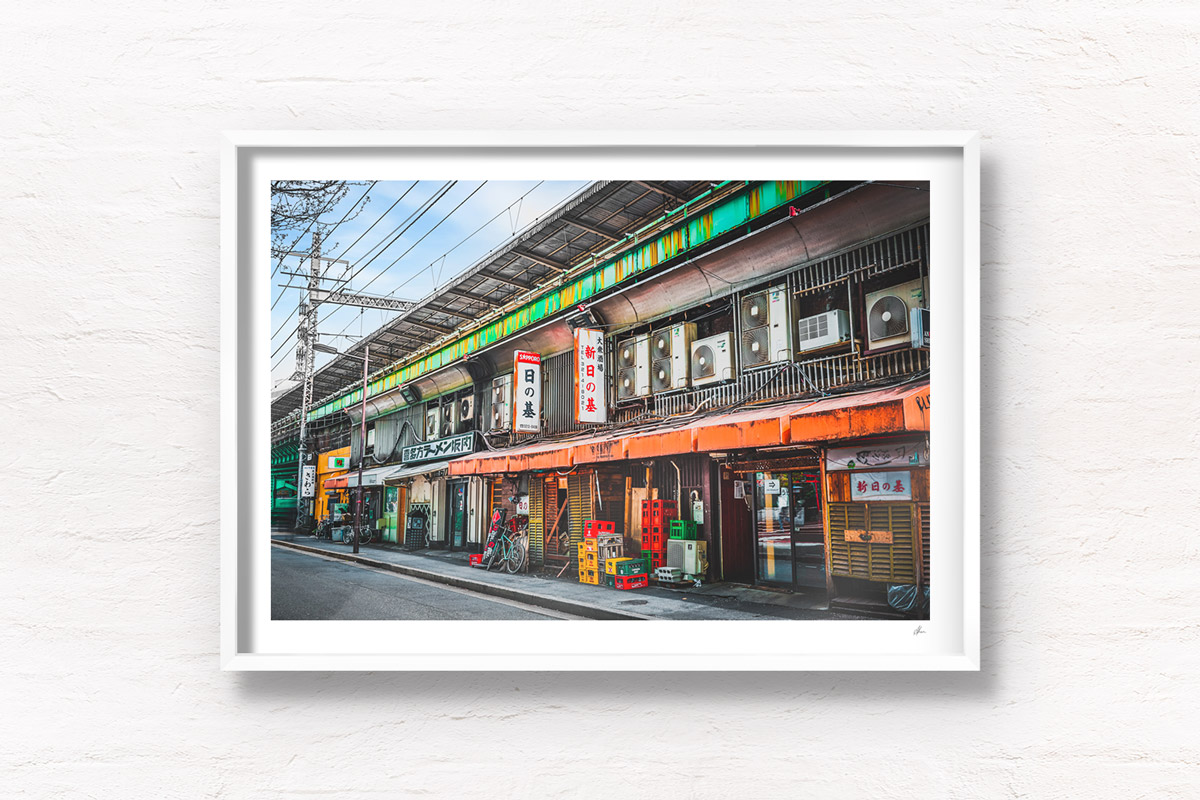 Popular izakaya spot in the traditional old beauty of Tokyo streets. Gado-shita at Yurakucho Station, Tokyo