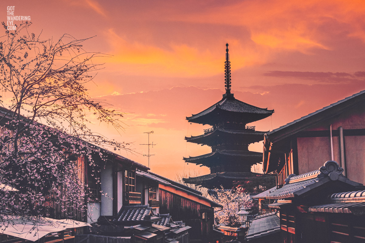 Beautiful sunset over the historic Yasaka Pagoda, Yasaka Street in Kyoto