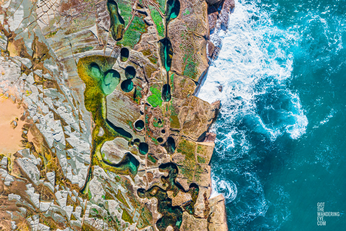 Above the figure 8 pools rock shelf in the Royal National Park.