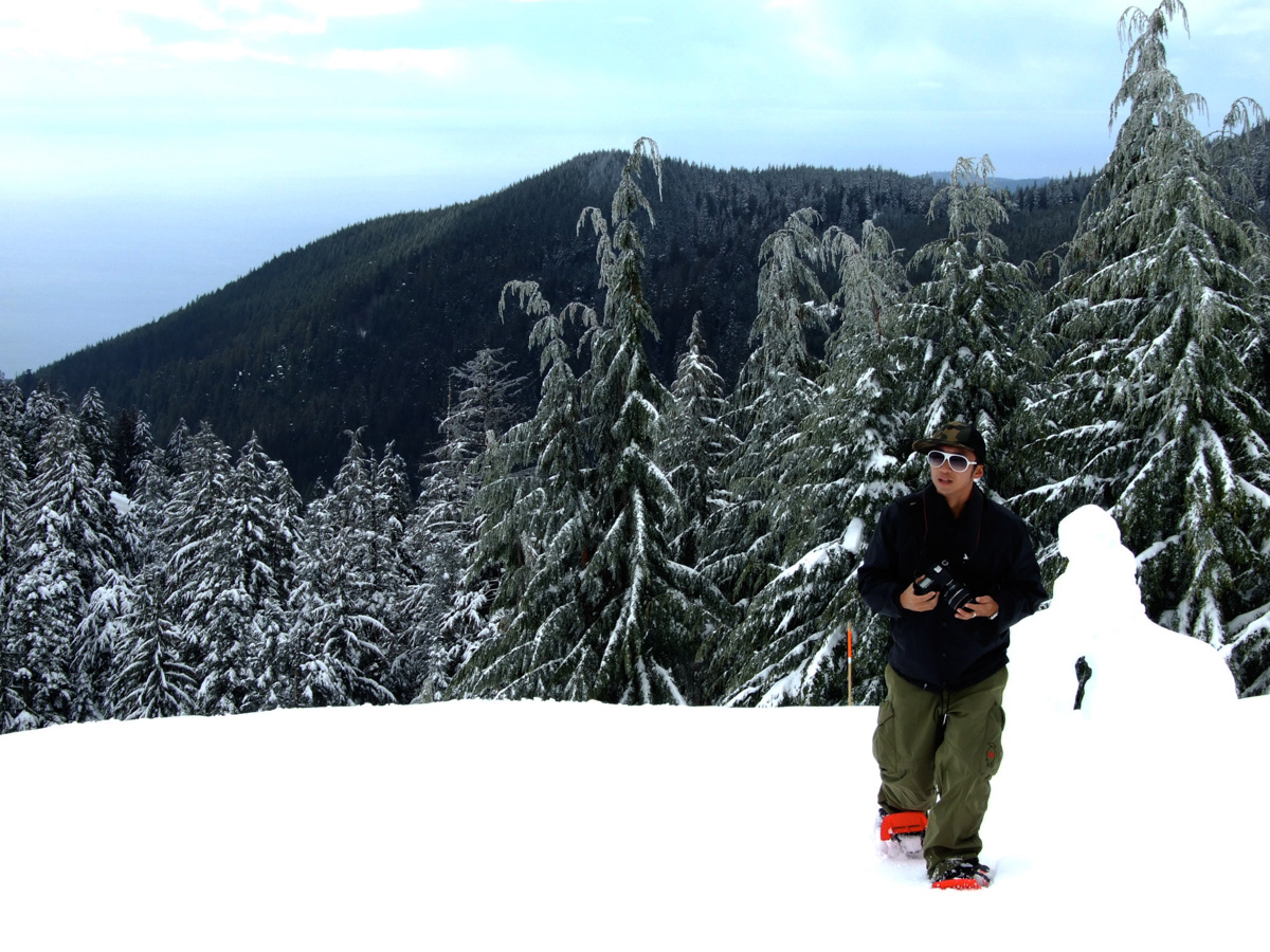Allan Chan from Gotthewanderingeye exploring the mountains of Canada in Winter.