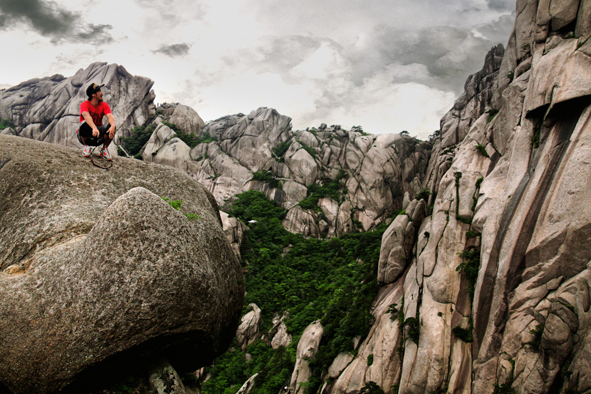 Allan Chan from Gotthewanderingeye absorbing and wandering into the Mountains of Huangshan (Yellow Mountains), China 